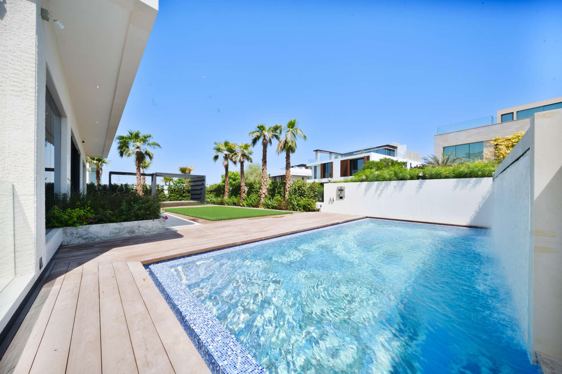 Prime Location Properties for Sale in Dubai